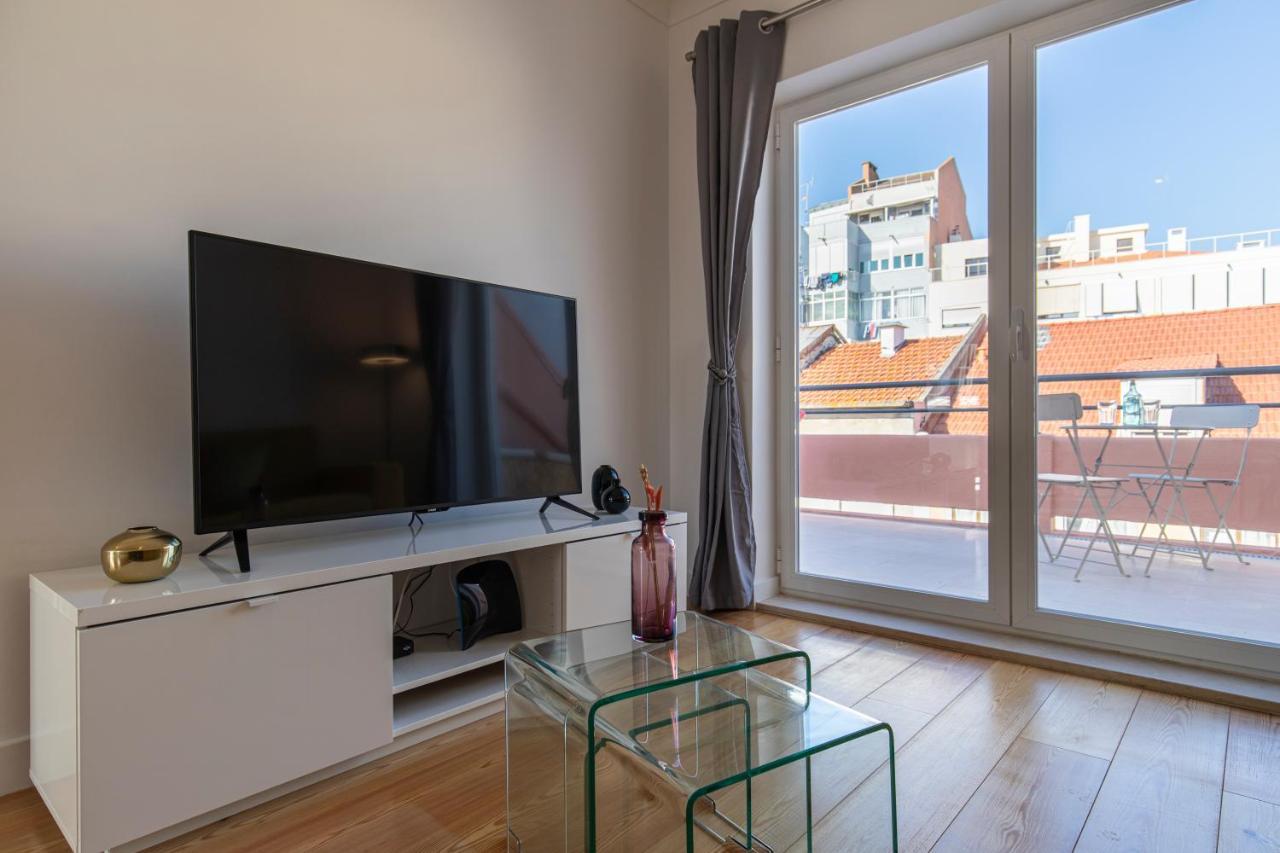 Lovelystay - Sunny 1Bdr Apartment W/Terrace Lisboa Ngoại thất bức ảnh